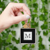 印刷されたカスタムなモノグラム。 黒および淡い色のな灰色 キーホルダー (手)