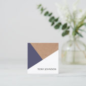 印刷されたモダンクラフト濃い青の白のジオメトリ スクエア名刺 (スタンド正面)