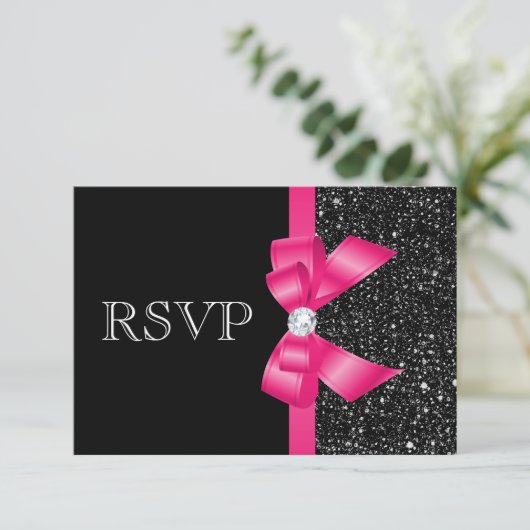 印刷された黒いスパンコールおよびショッキングピンクの弓RSVP 出欠カード (スタンド正面)