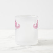 印刷されるガーリーなピンクのグリッターの髭 フロストグラスマグカップ (中央)