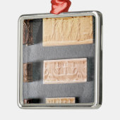 印象が付いている3つのシリンダーシール、 メタルオーナメント (左)