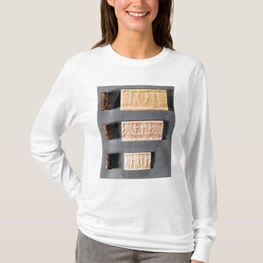 印象が付いている3つのシリンダーシール、 Tシャツ (正面)