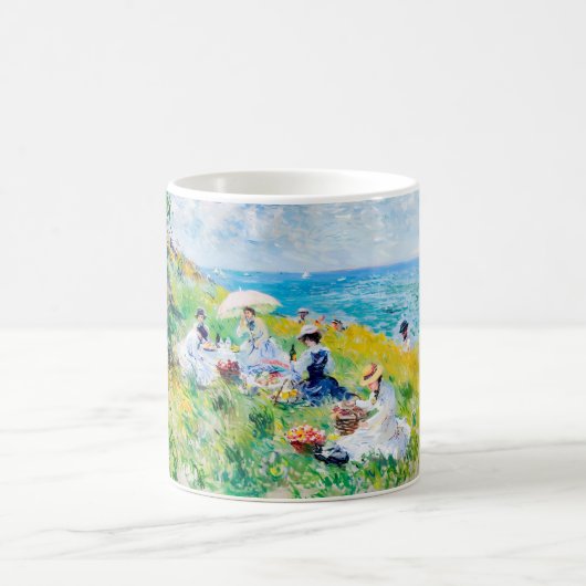 印象派の海岸ピクニック - 海辺の人々 コーヒーマグカップ (中央)