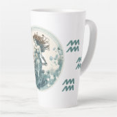印象的なアクエリアスのシンボルアートワーク カフェラテマグ (右アングル)