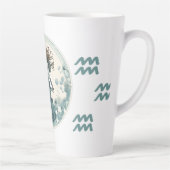 印象的なアクエリアスのシンボルアートワーク カフェラテマグ (右)