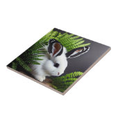 印象的なコントラスト：黒い耳を持つ白いバニー タイル (側面)