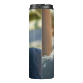 印象的なシルバーバックコーヒー タンブラー (裏面)