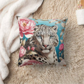 印象的なユキヒョウの視線とピンクの牡丹 クッション (ブランケット)