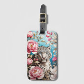 印象的なユキヒョウの視線とピンクの牡丹 ラゲッジタグ (正面縦)