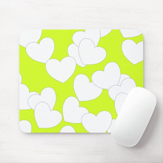 印象的なライムグリーンマウスパッドと大きな白いハート マウスパッド (マウス)