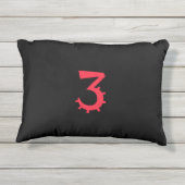 印象的な黒と赤の「3」デザイン アウトドアクッション (裏面)