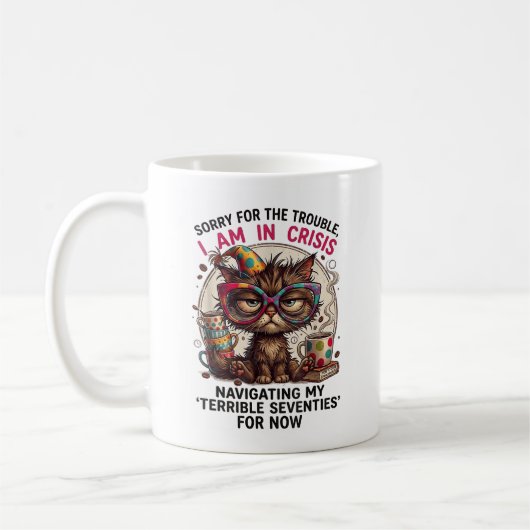 危機に瀕しています 70歳の誕生日のおもしろ引用 コーヒーマグカップ (左)