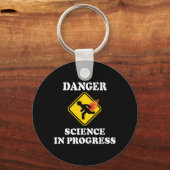 危機科学が進行中 – 燃えるフェイトユーモア キーホルダー (正面)