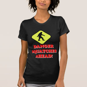 危険が眼前に迫る Tシャツ