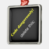 危険なほどにコード! メタルオーナメント (左)