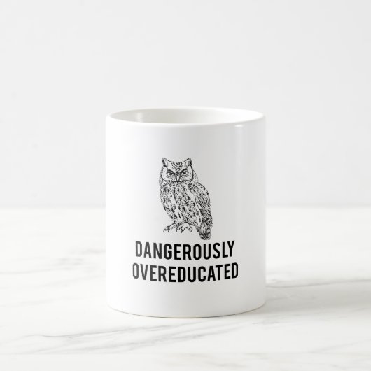 危険なほどにovereducatedフクロウ、 コーヒーマグカップ (中央)