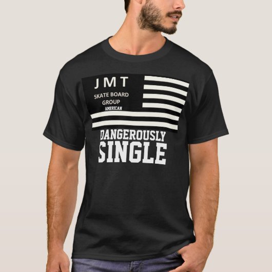 危険なシングルステータス 基本の黒Tシャツ Tシャツ (正面)