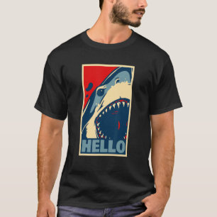 危険な白いサメがハハハハと言う Tシャツ