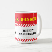 危険はカフェインの多い コーヒーマグカップ (正面右)