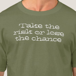 危険を冒すか、チャンスを失う。インスパイア引用文 Tシャツ