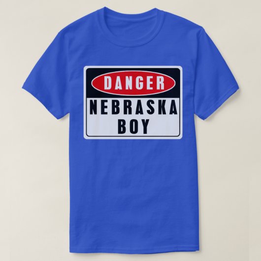 危険ネブラスカ州の少年 Tシャツ (デザイン正面)