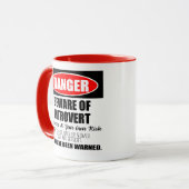 危険 – 内向的な徴候に注意 マグカップ (正面左)