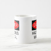 危険 – 危険物おもしろい材安全Tシャツ コーヒーマグカップ (中央)