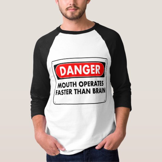 危険-口は頭脳より速く作動します Tシャツ (正面)