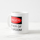 危険-新郎のおもしろいな結婚式のTシャツの母 コーヒーマグカップ (正面左)