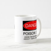 危険 - 毒ガス（トイレを避ける）面白いTシャツ コーヒーマグカップ (正面右)
