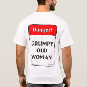 危険: 気難しい老女(文字の背部) Tシャツ (裏面)
