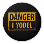 危険、私のヨーデル – 錆びた金属警告警告標識 セラミックノブ (正面)