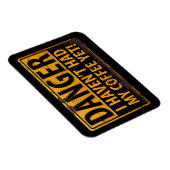 危険、私はまだコーヒーを飲んでいない!警告標識 マグネット (右側)