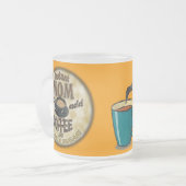 即刻のお母さんはちょうどコーヒー加えます(および少し砂糖を) フロストグラスマグカップ (正面左)