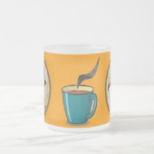 即刻のお母さんはちょうどコーヒー加えます(および少し砂糖を) フロストグラスマグカップ (中央)