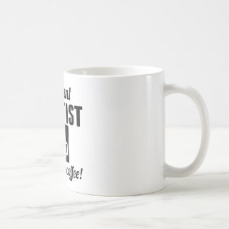 即刻の歯科医はちょうどコーヒーを加えます コーヒーマグカップ
