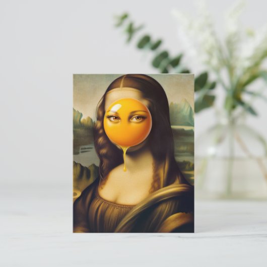 卵おもしろいを目に持つモナ顔 ポストカード (スタンド正面)