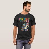 卵おもしろい狩り分隊イースターバニー恐竜マッチン Tシャツ (正面フル)