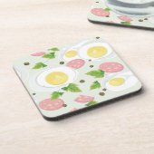 卵およびソーセージパターン コースター (左側)