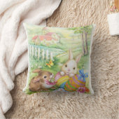 卵および教会が付いているかわいいヴィンテージのイースターのウサギ クッション (ブランケット)