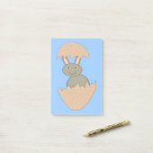 卵から孵化した風変わりバニーPost it notes Pad ポストイット (デスク上)