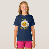 卵でいっぱい!かわいい卵のパンの子供用Tシャツ Tシャツ (正面フル)
