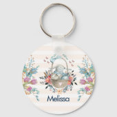 卵と花が入ったかごの中のかわいいかわいらしバニー キーホルダー (正面)