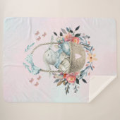 卵と花が入ったかごの中のかわいいかわいらしバニー シェルパブランケット (正面(横))