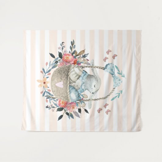 卵と花が入ったかごの中のかわいいかわいらしバニー タペストリー (正面(横))