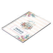 卵と花が入ったかごの中のかわいいかわいらしバニー ノートブック (左側)