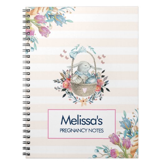 卵と花が入ったかごの中のかわいいかわいらしバニー ノートブック (正面)
