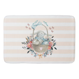 卵と花が入ったかごの中のかわいいかわいらしバニー バスマット