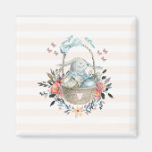 卵と花が入ったかごの中のかわいいかわいらしバニー マグネット (正面)