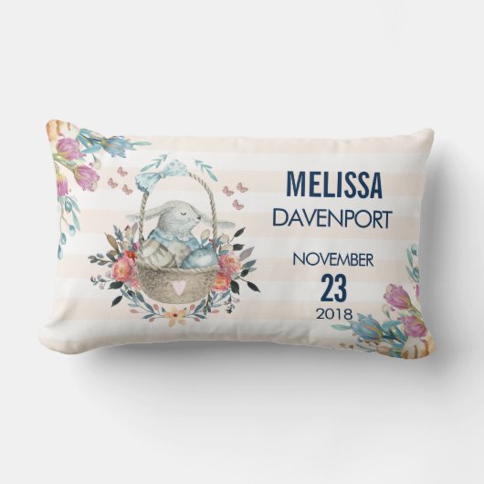 卵と花が入ったかごの中のかわいいかわいらしバニー ランバークッション (正面)